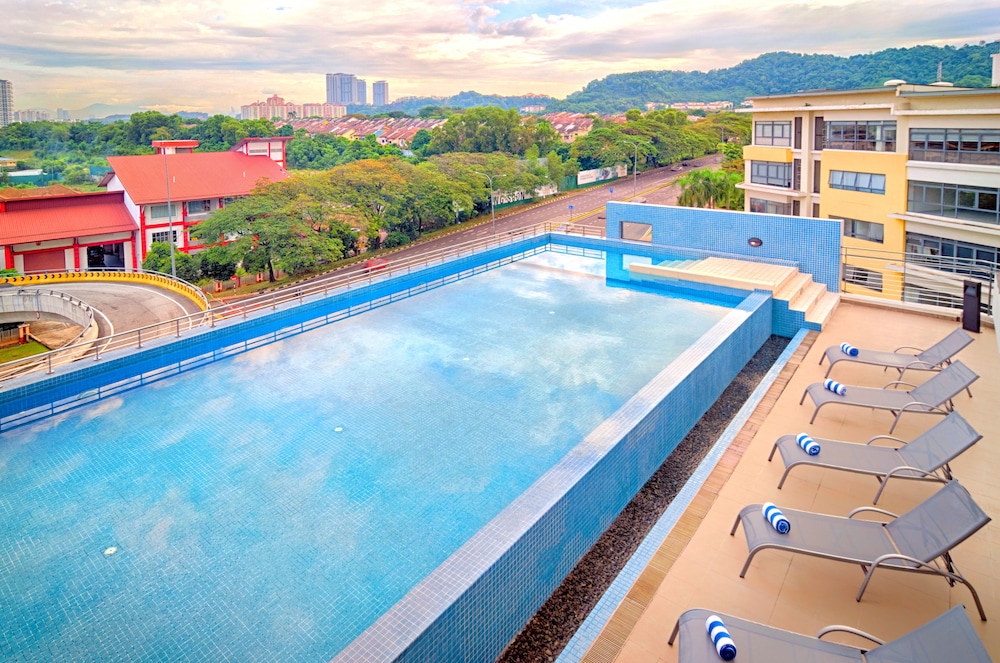 Bespoke Hotel Puchong 45/50