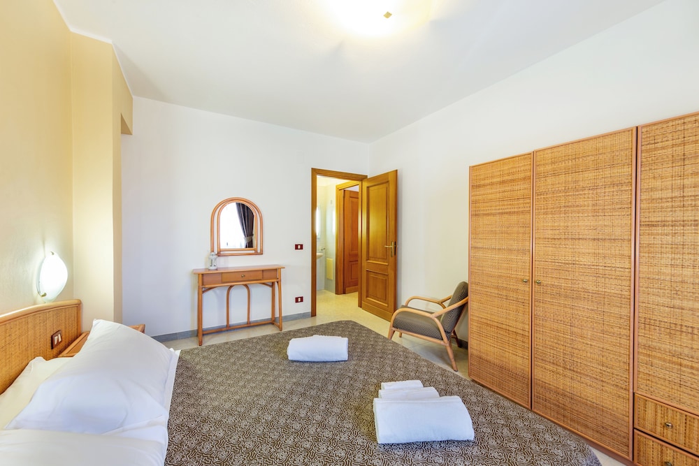 Rina Hotel 38/75