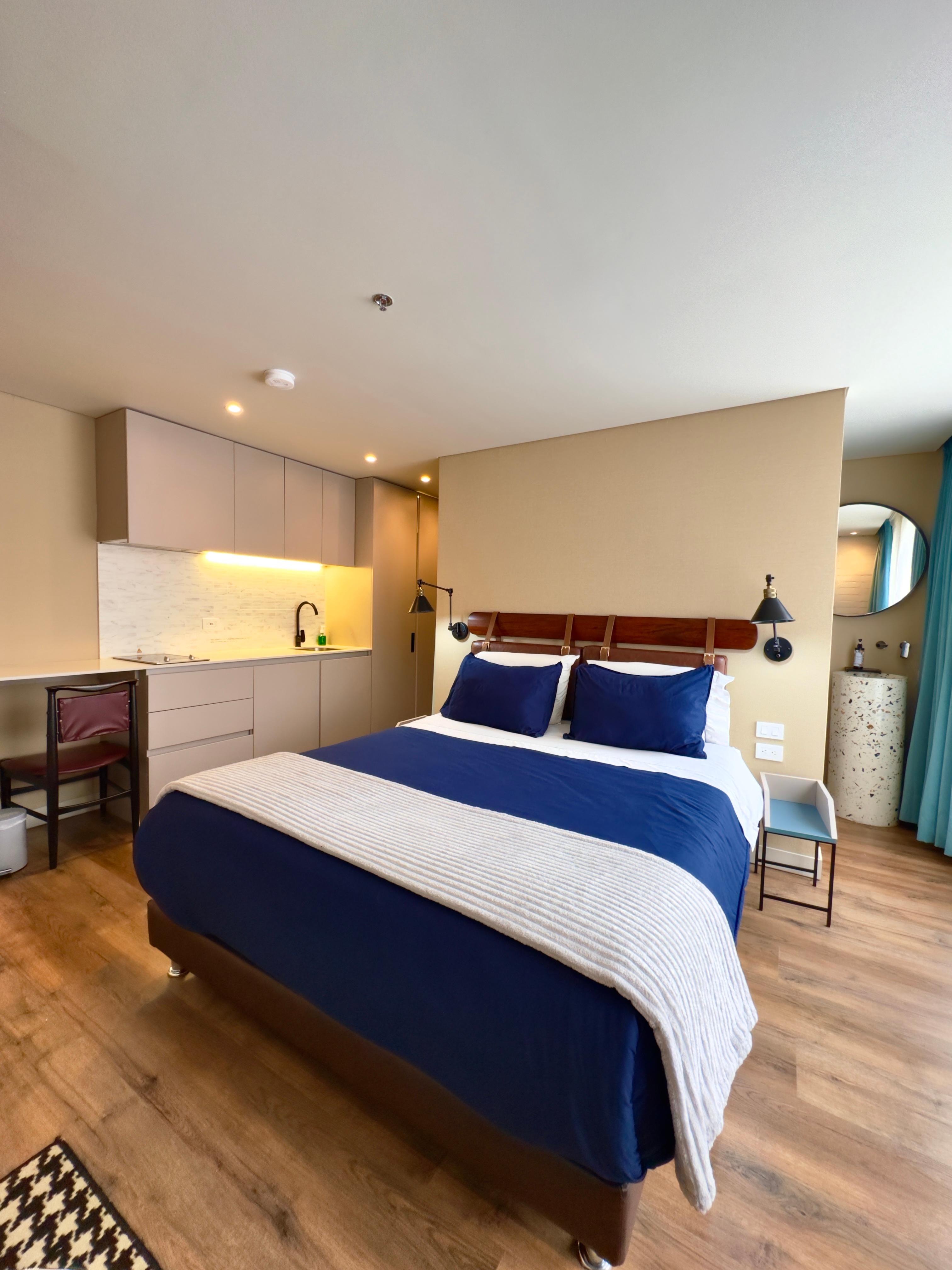 Junior Suite, Street View