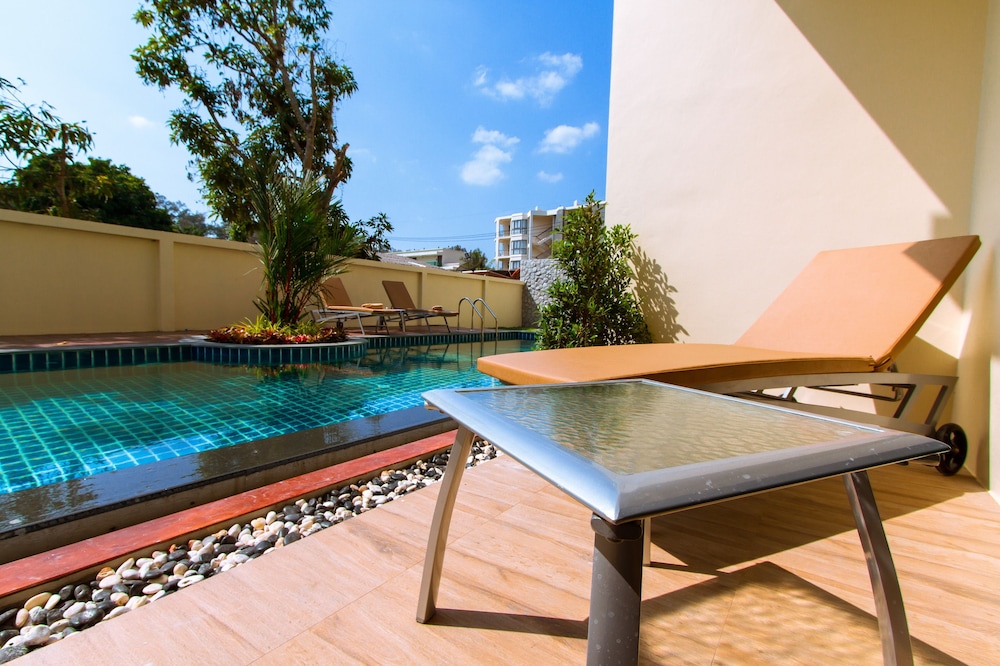 Airport Beach Hotel Phuket 28/41