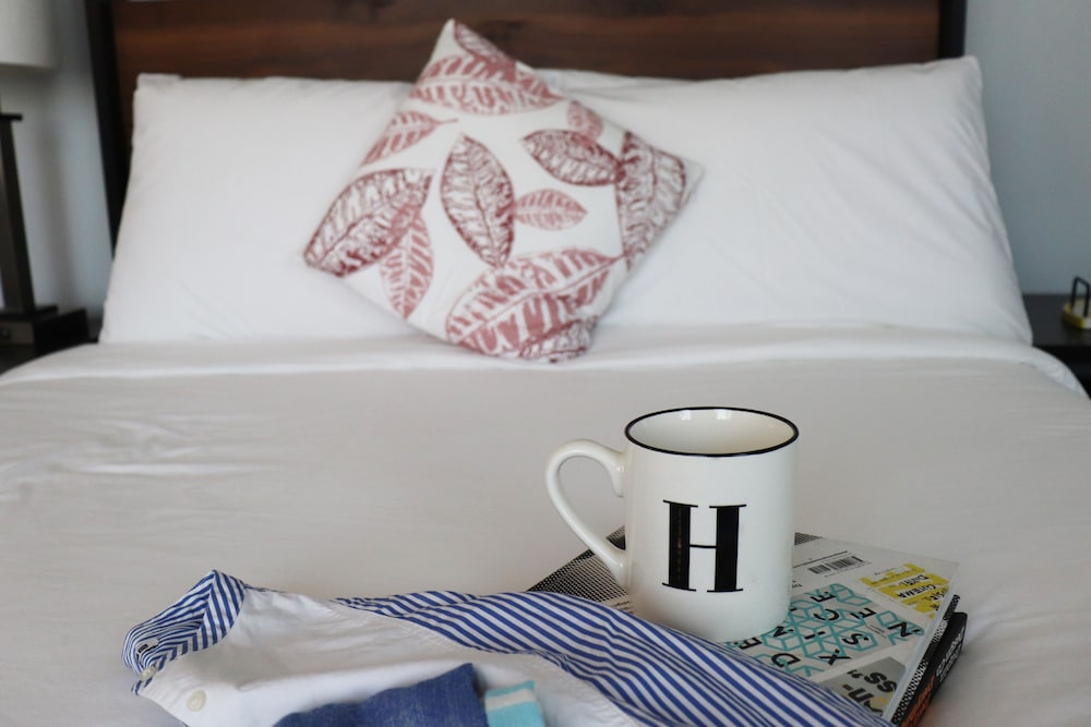 Hometel Suites 49/72