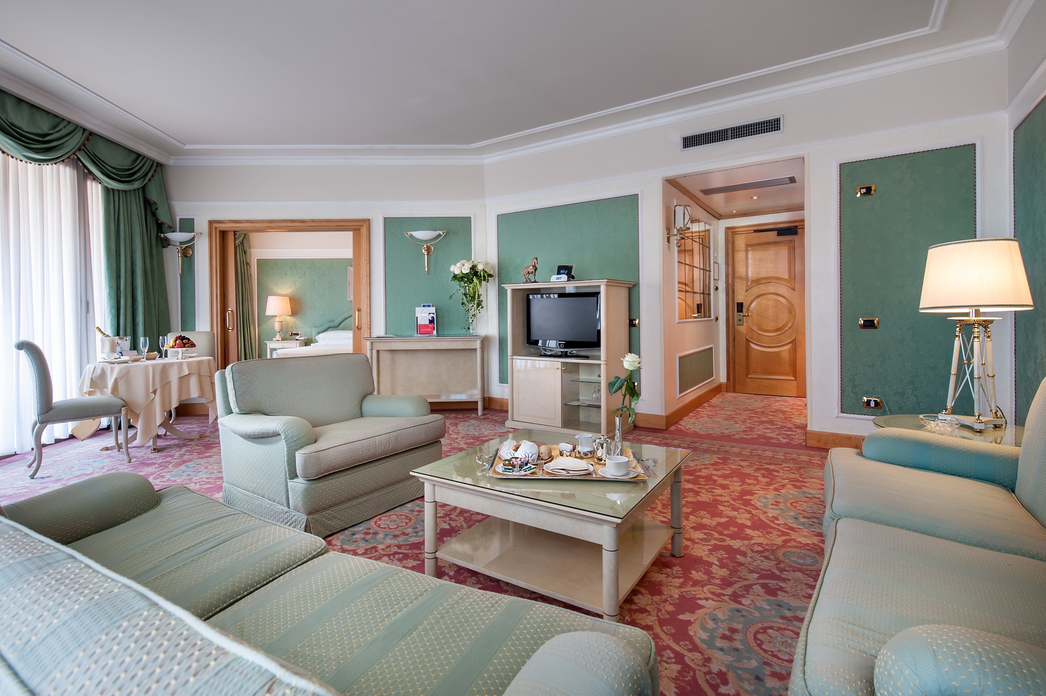 Royal Hotel Carlton 58/84