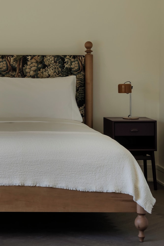 Flat, King Bed