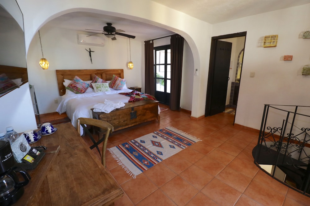 Casa Mia Suites 44/72