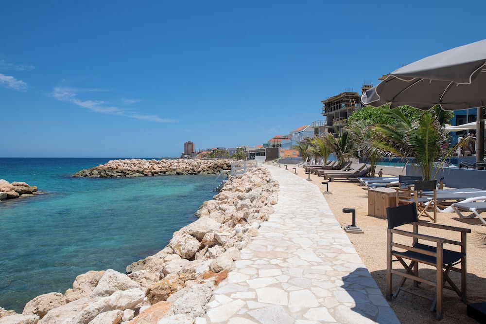 Scuba Lodge & Ocean Suites 71/76