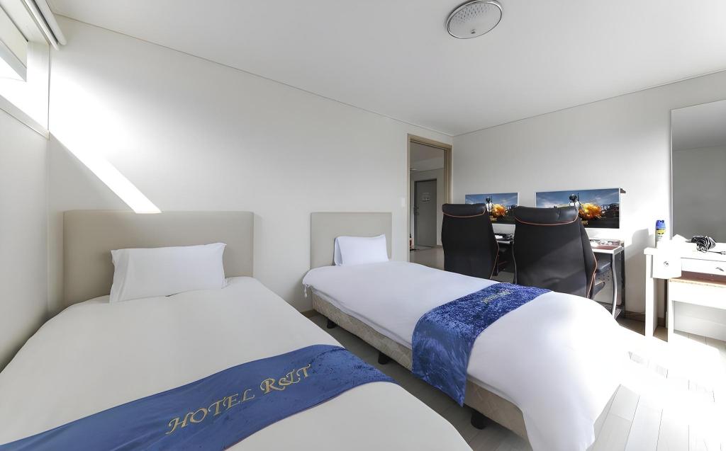 Party, Double Bed