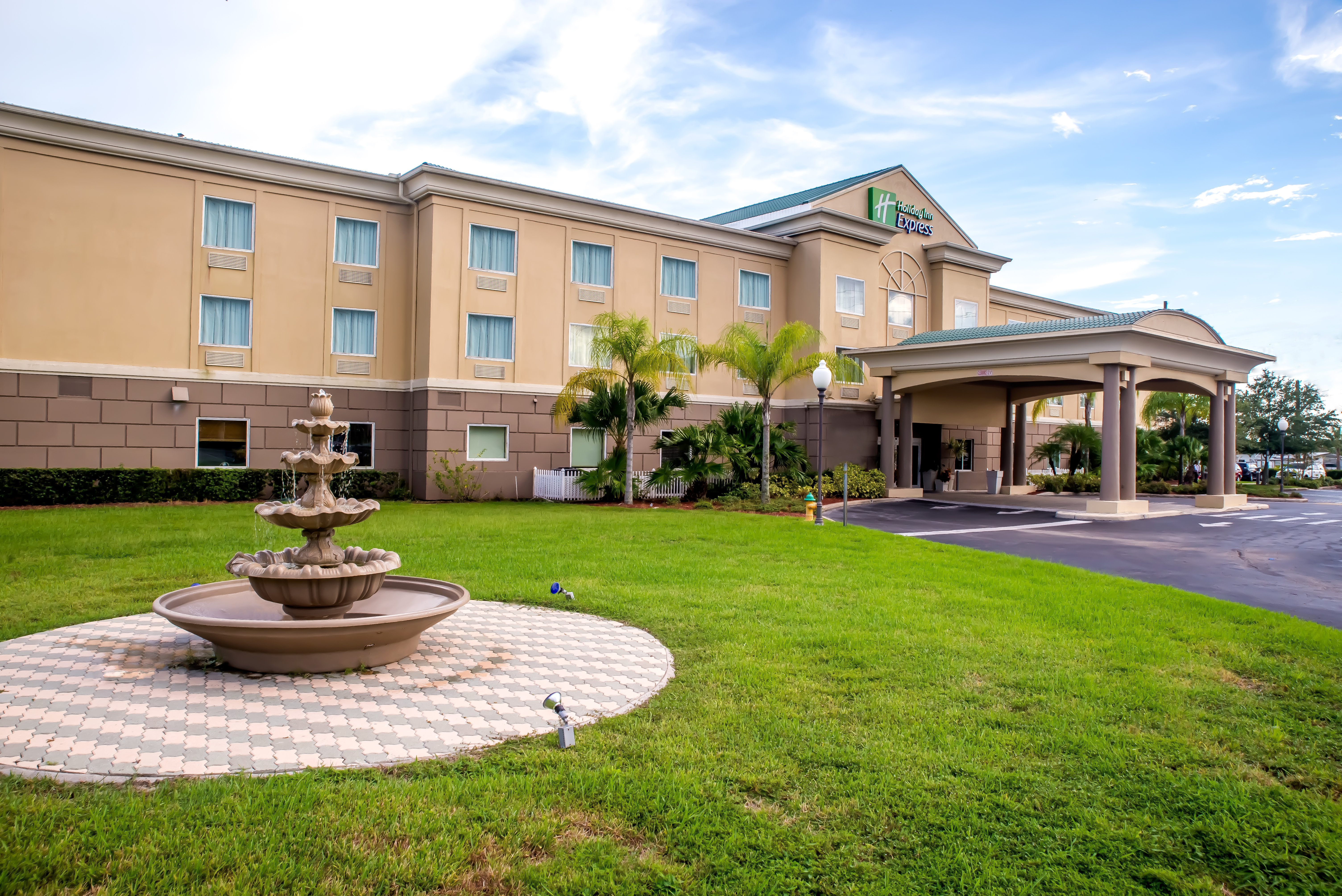 Holiday Inn Express and Suites Cocoa 46/50