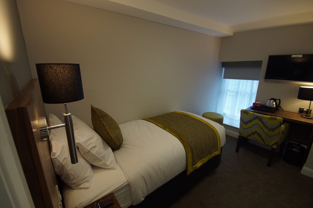 New Park Hotel 24/50
