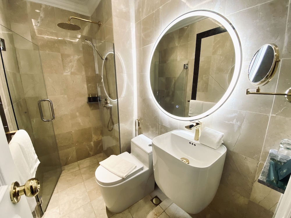 Grand Eska Hotel & Suites 37/38