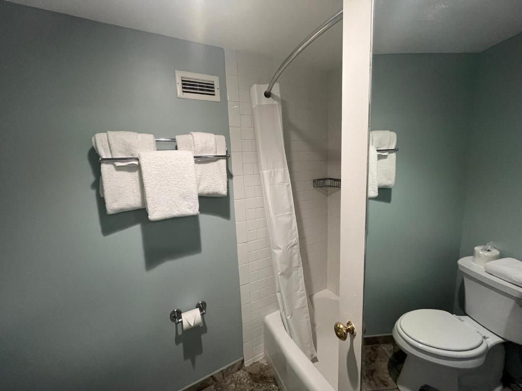 Suite, 2 Queen Beds, Parlor