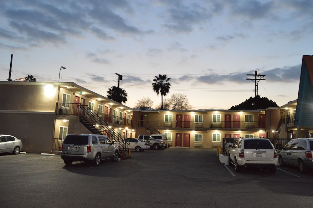 La Casa Inn, Pasadena 51/60