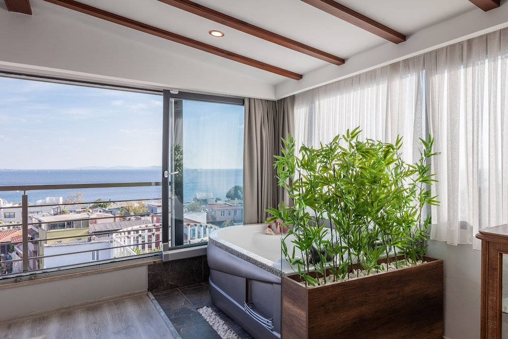 Romantic Hotel Istanbul 62/72
