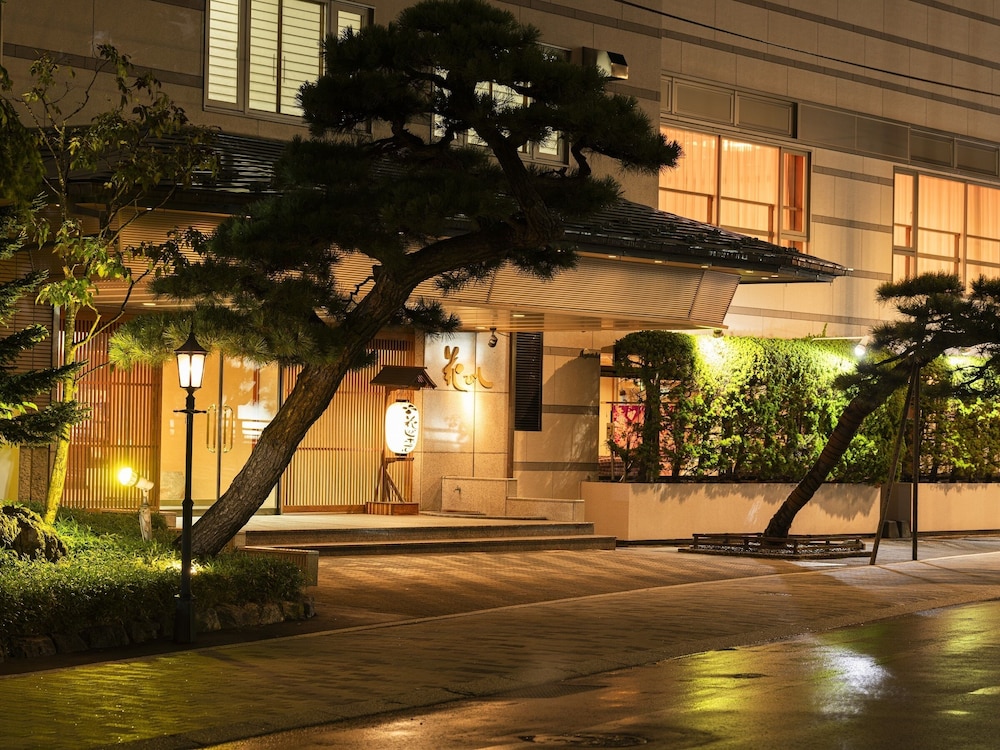 Hanabishi Hotel 65/70