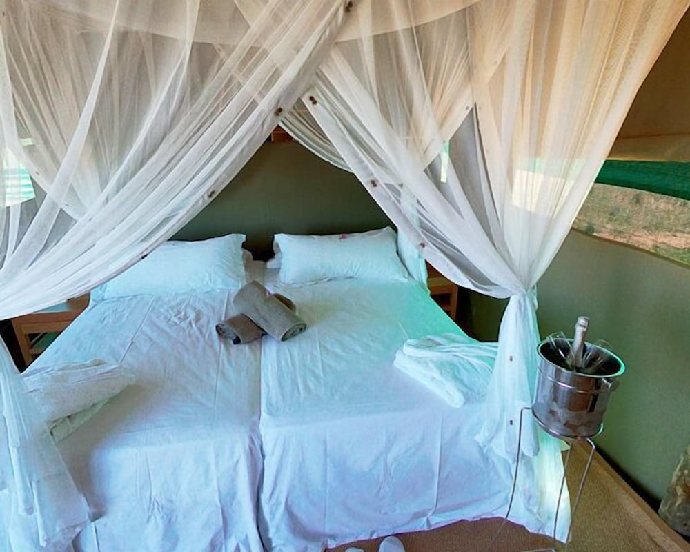 Suricate Tented Kalahari Lodge 3/22