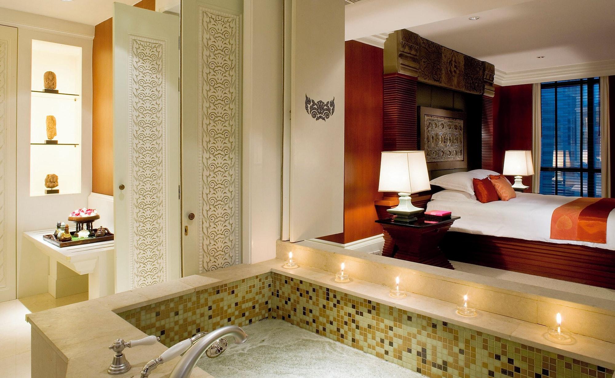جناح ملكي بغرفتي نوم مع دخول صالة النادي، THE ATHENEE HOTEL, A LUXURY COLLECTION HOTEL BANGKOK 5/5