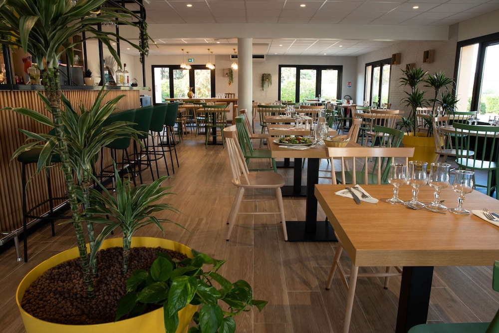 restaurant cafeteria