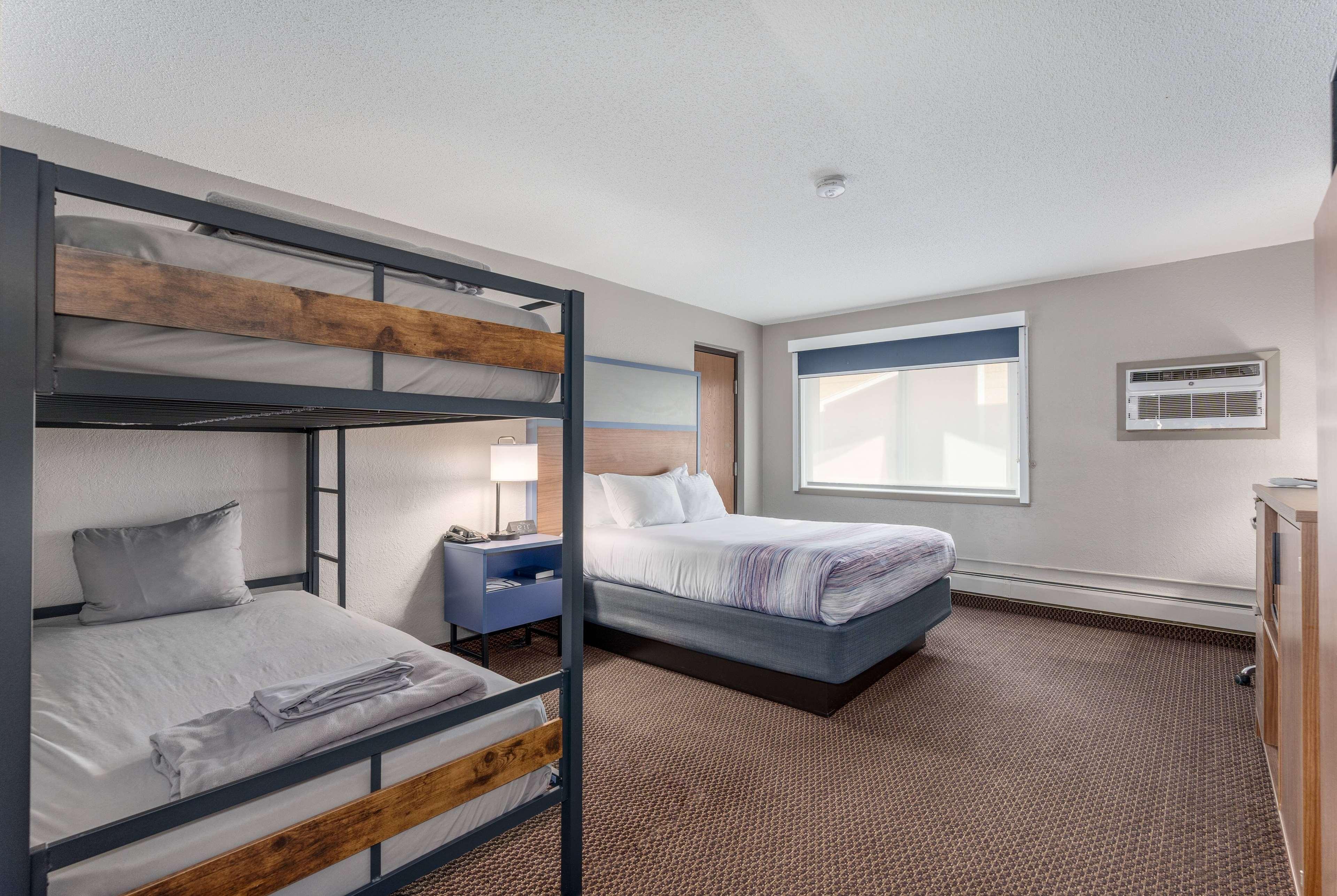 Room, Single, Bunk Bed, Queen Bed