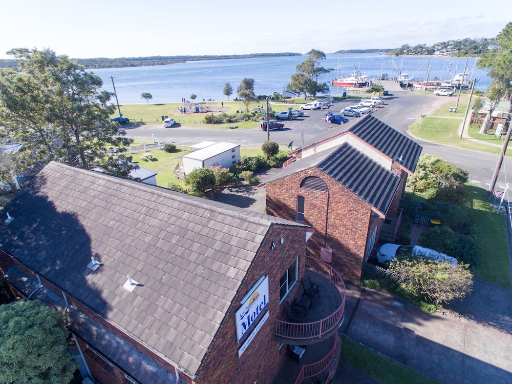 Anchor Bay Motel 6/50