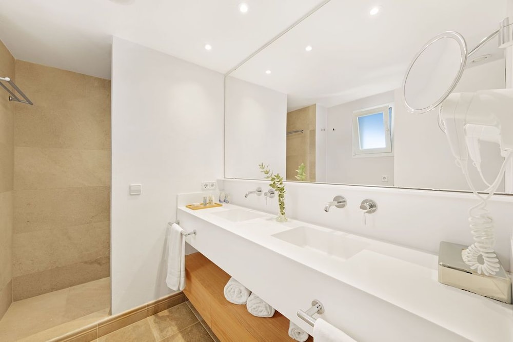 Junior Suite, Pool View