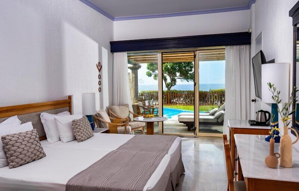 1 Bedroom, Deluxe, King Bed, Pool Access