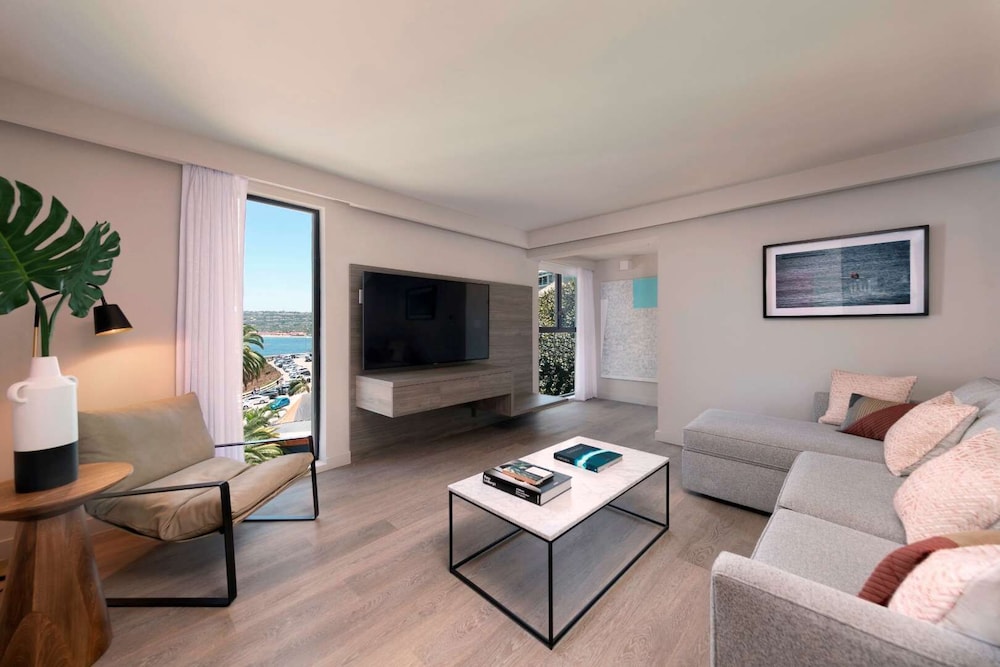 La Jolla Cove Suites 49/65