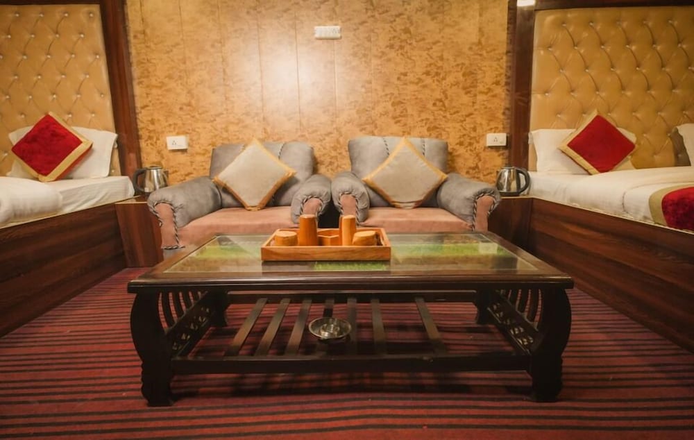 Hotel Kausani Retreat 30/48