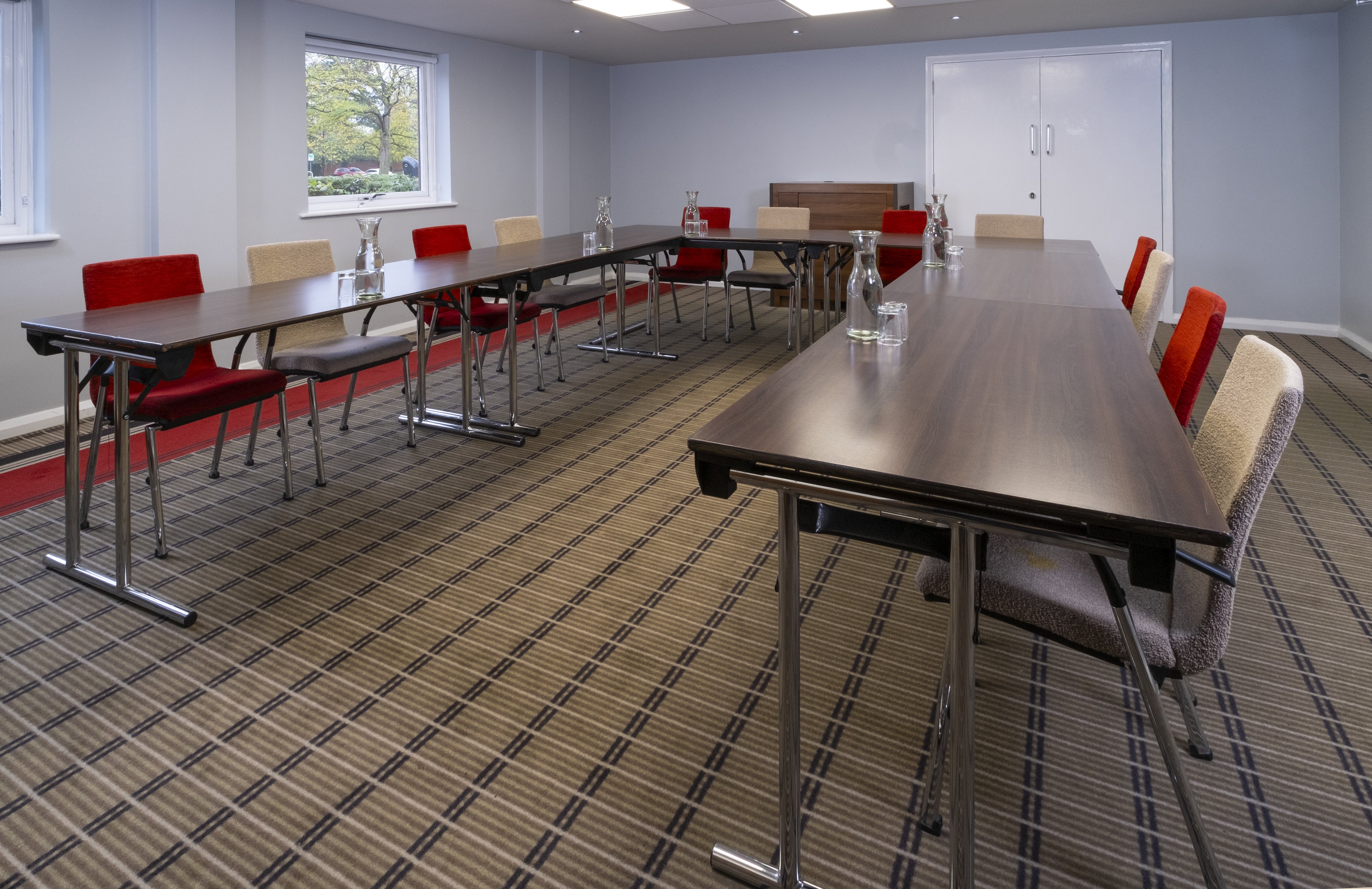 Holiday Inn Express Warwick Stratford Upon Avon 30/34