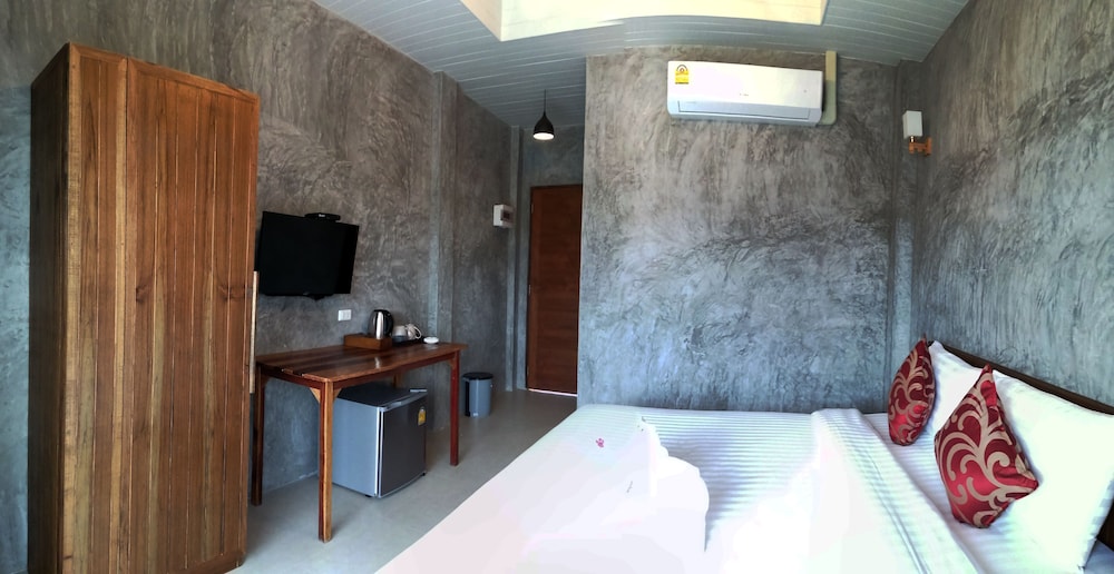 JR Place at Klong Muang Beach Krabi 11/50