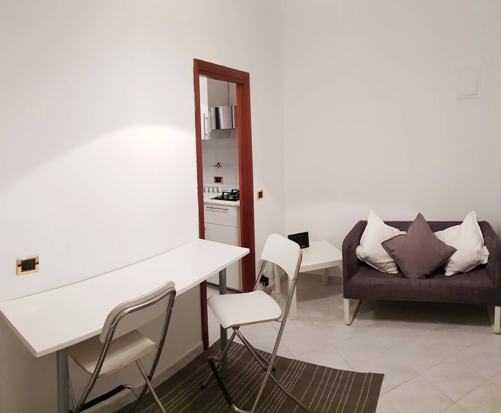 Rhome Sweet Rhome Suite 27/40