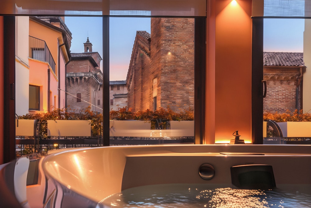 Ferrara Hotel 31/66