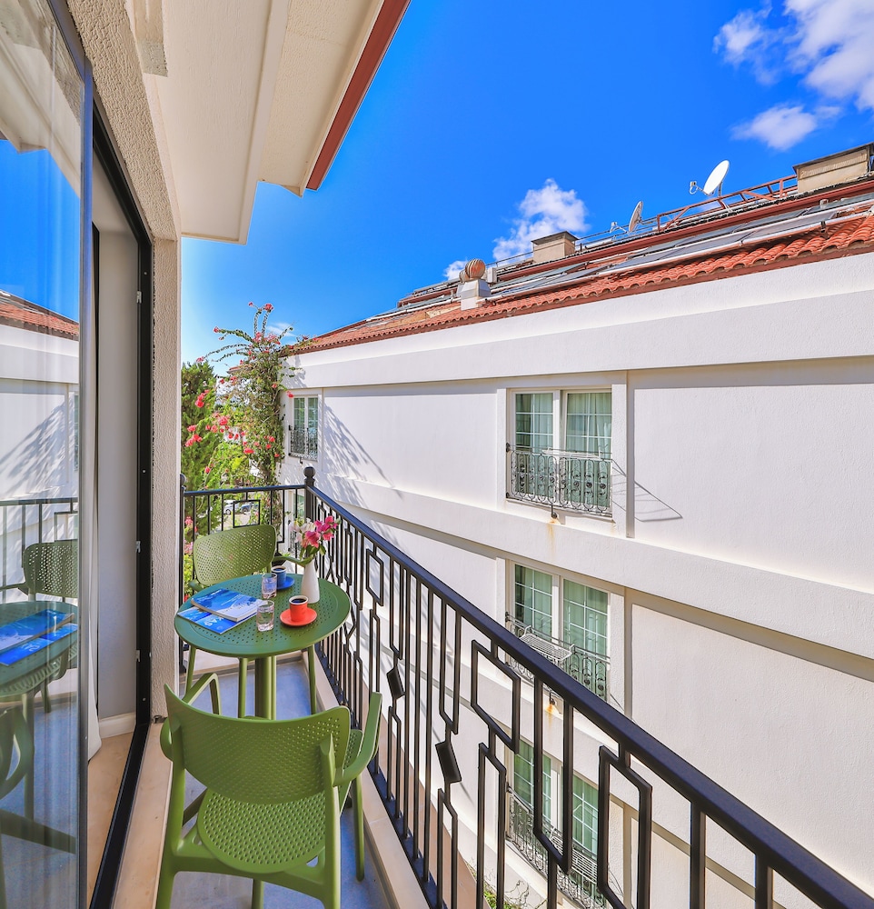 Lale Hotel 3/50