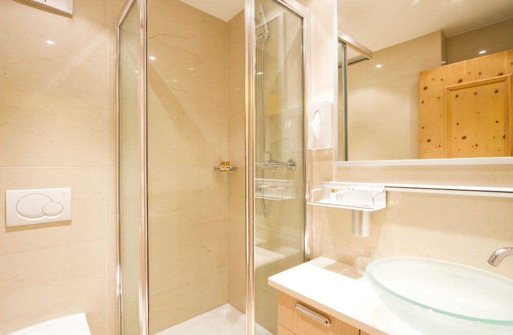 Edelweiss Swiss Quality Hotel 43/48