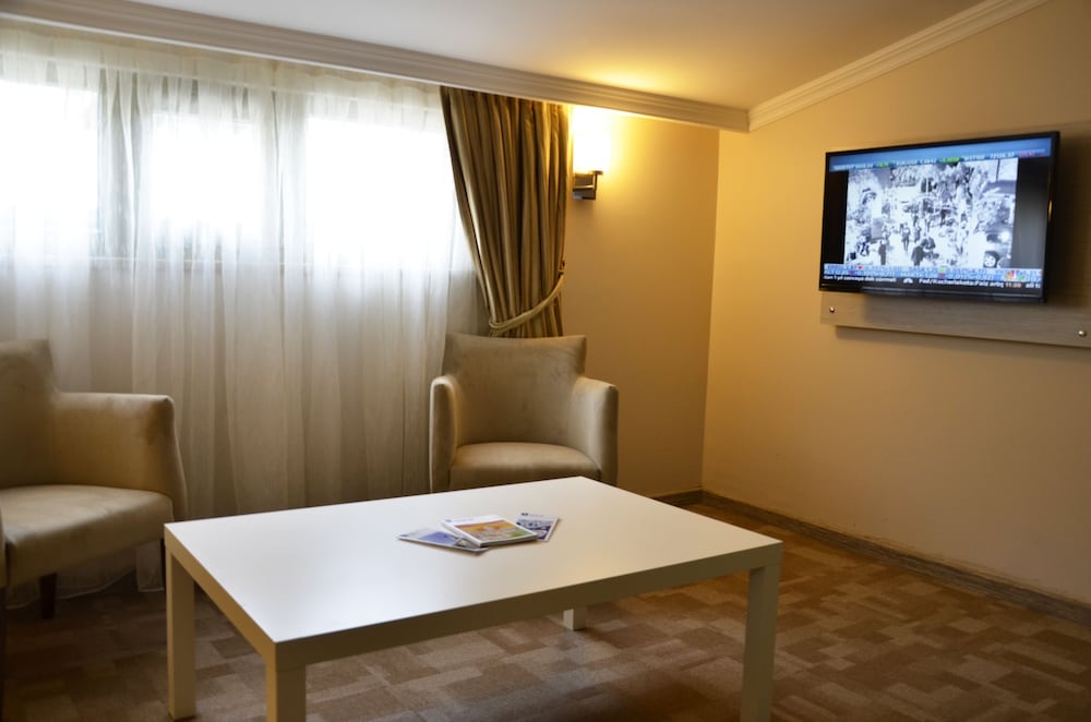 Orya Hotel 44/63