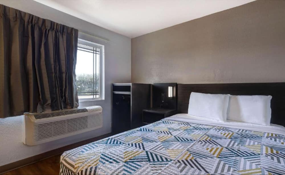 Motel6 Buttonwillow, CA - Central 21/50