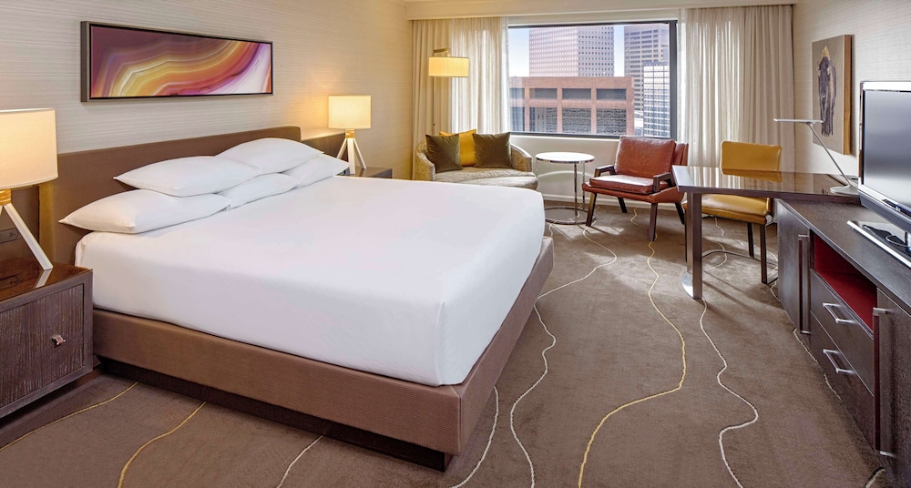 ROOM, KING BED, CITY VIEW