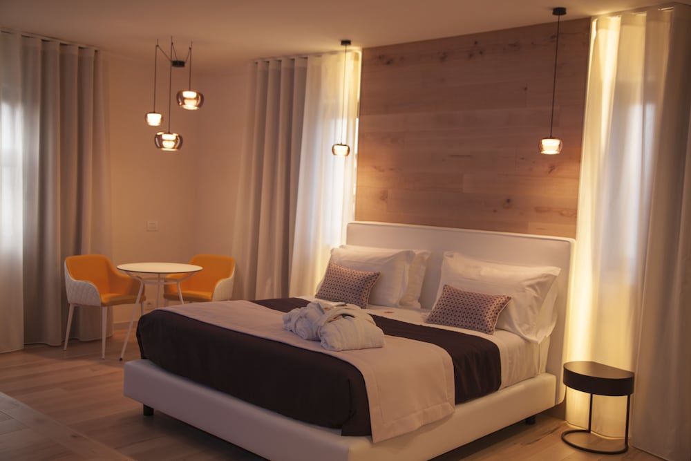 Astrea Wellness & Spa 6/49