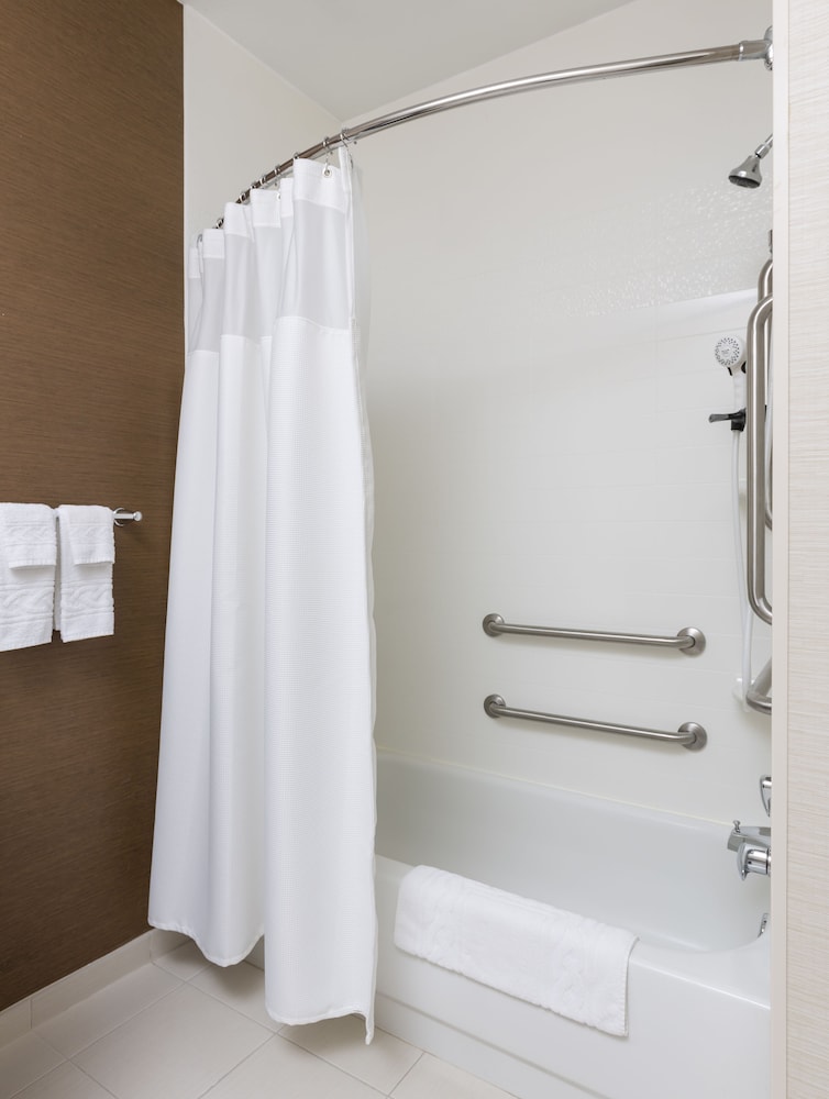 Fairfield Inn and Suites Kansas City Lees Summit 6/22