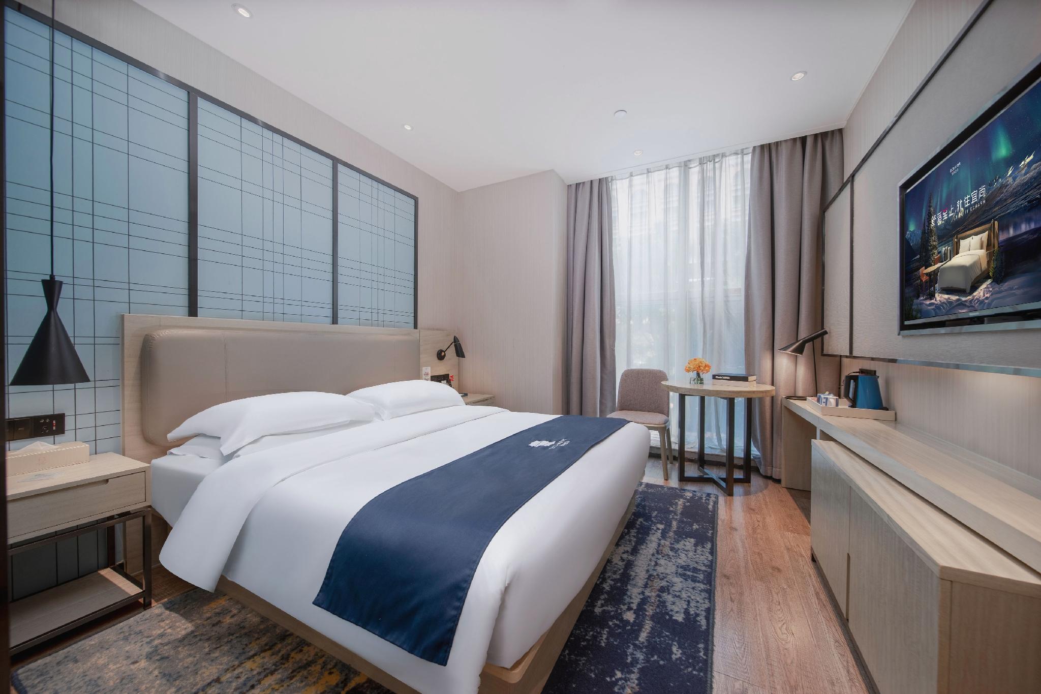 DELUXE, DOUBLE BED