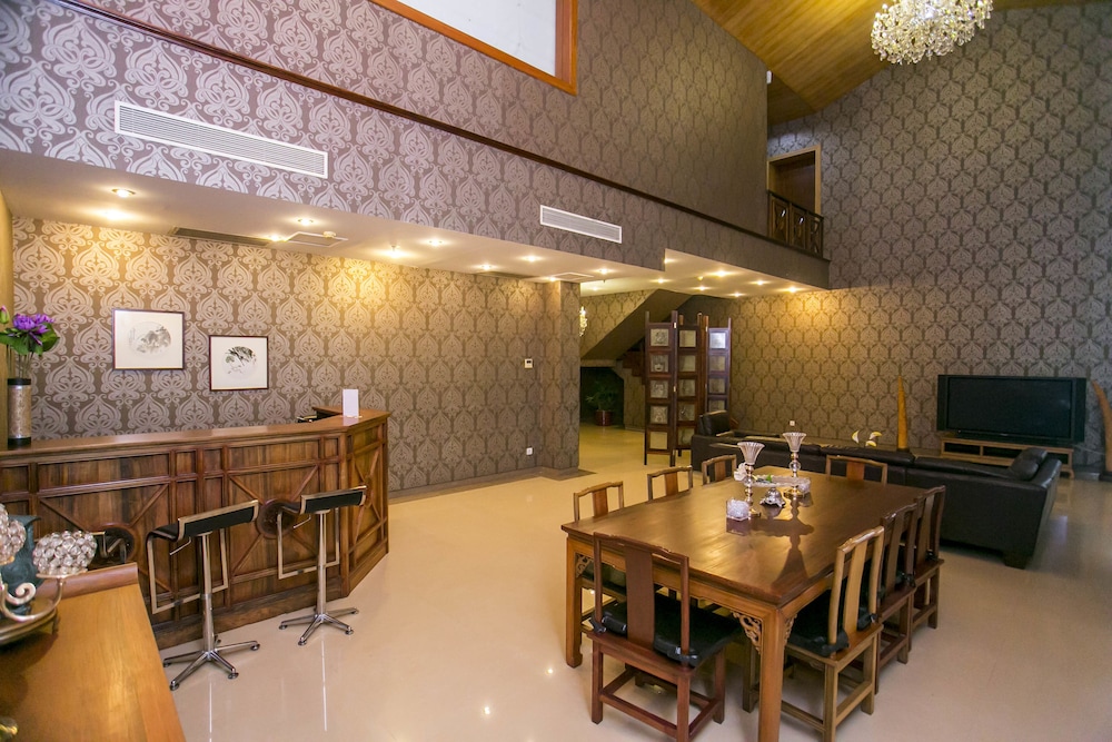 Lagos Oriental Hotel 64/74