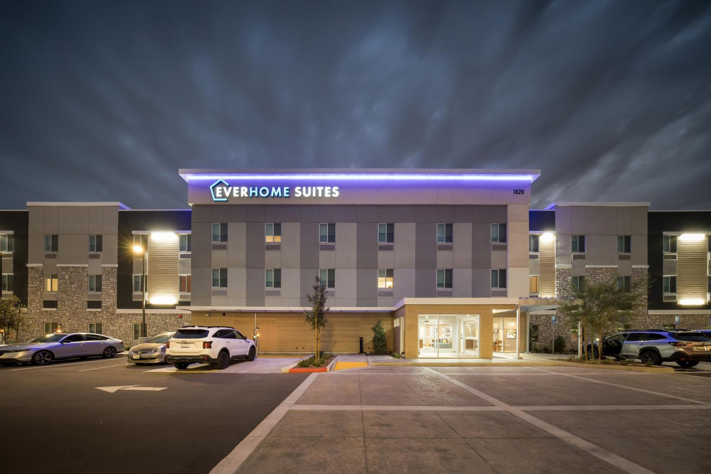 Everhome Suites Ontario photo2