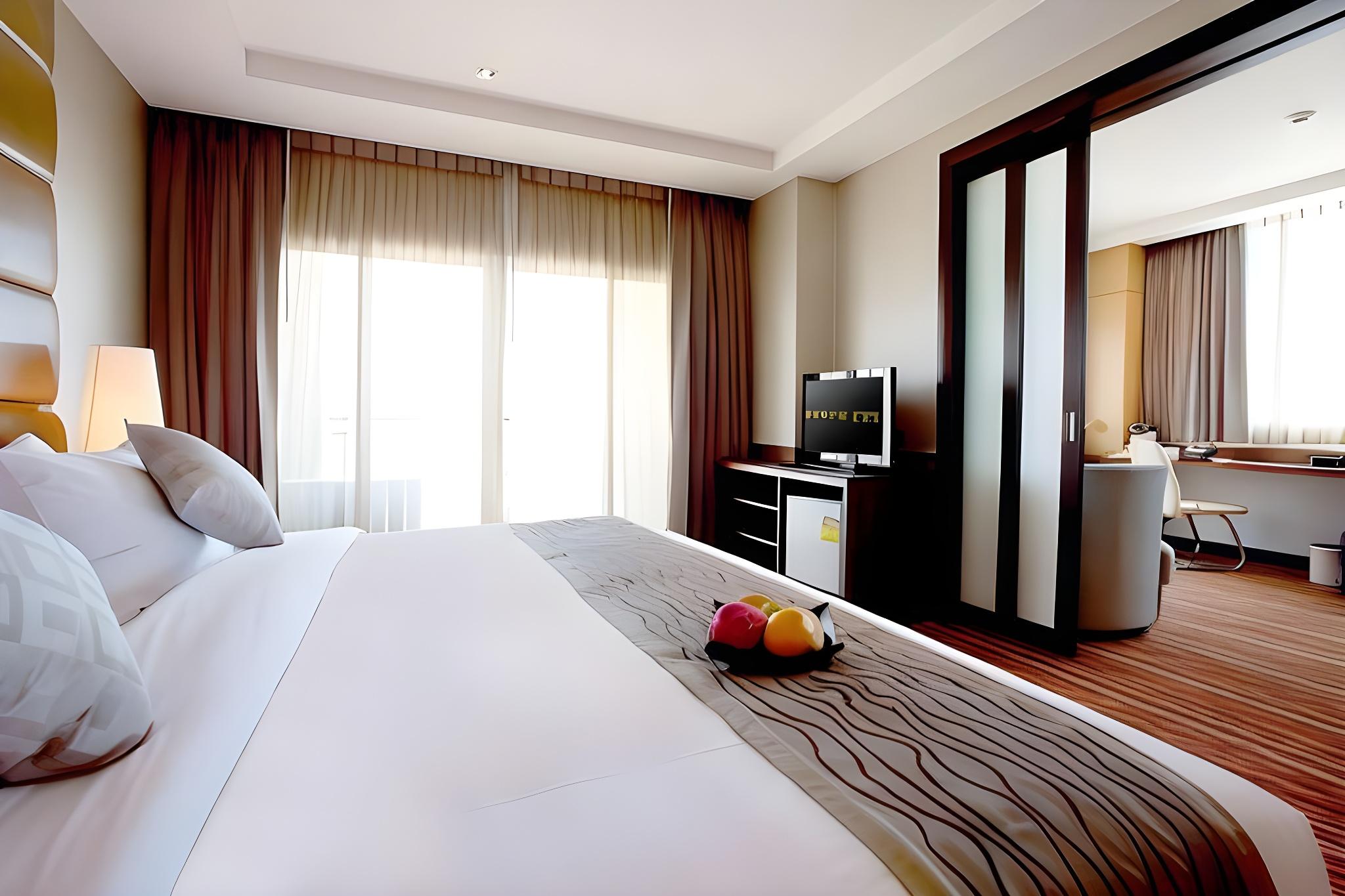 Room, Hot Tub