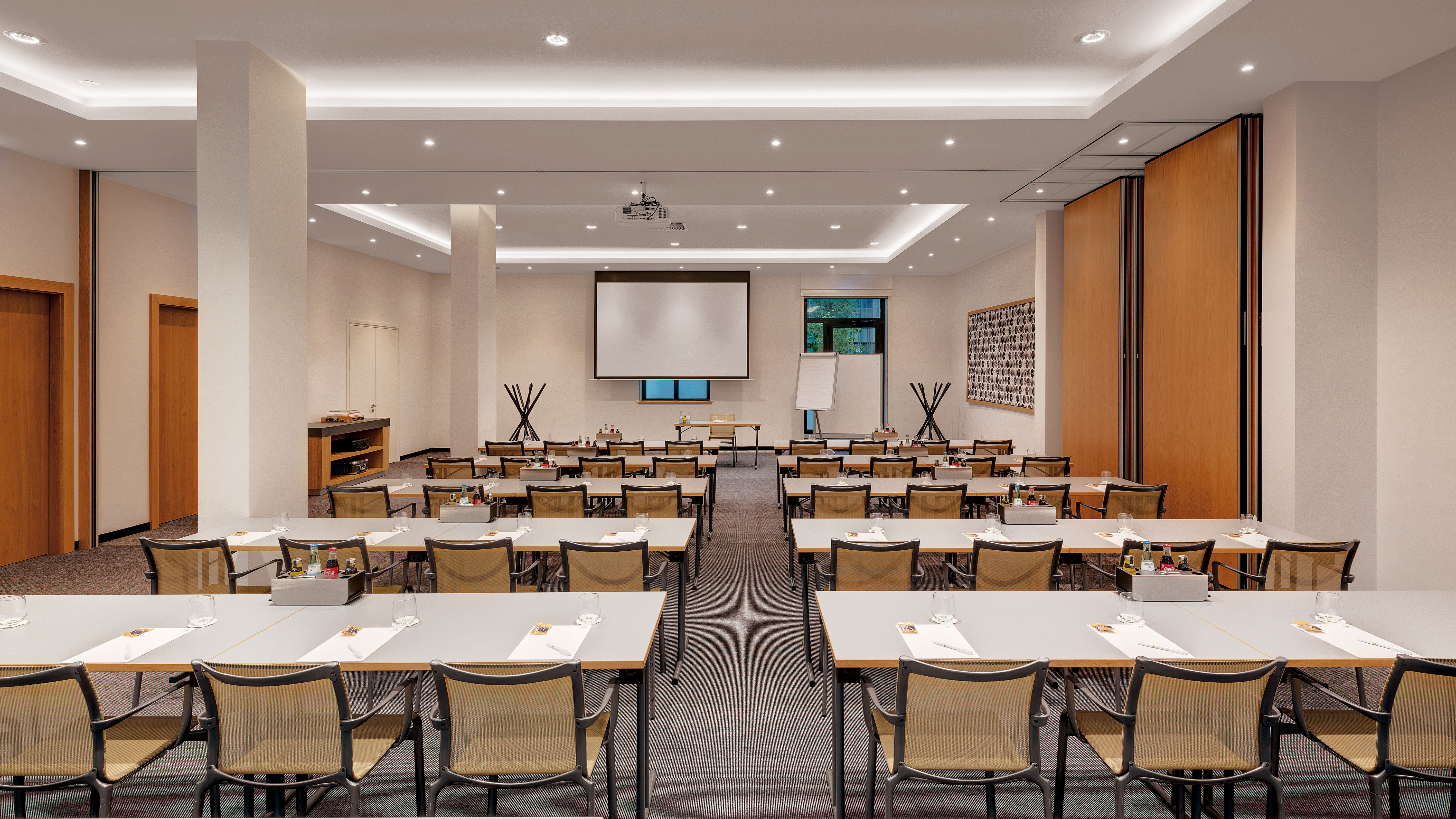 HOLIDAY INN FRANKFURT ALTE OPER 63/75