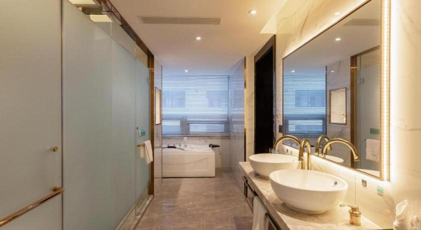 Xana Deluxe Hotel (Beijing Guanganmen Subway Station) 46/48