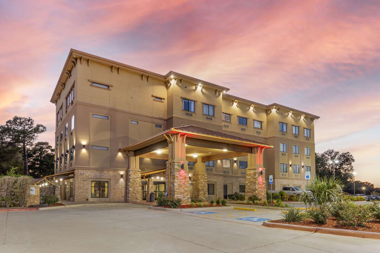 Best Western Plus Classic Inn And Suites 1/14