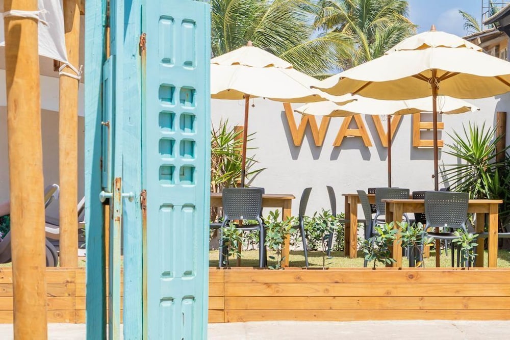 Wave Suites Hotel 4/72