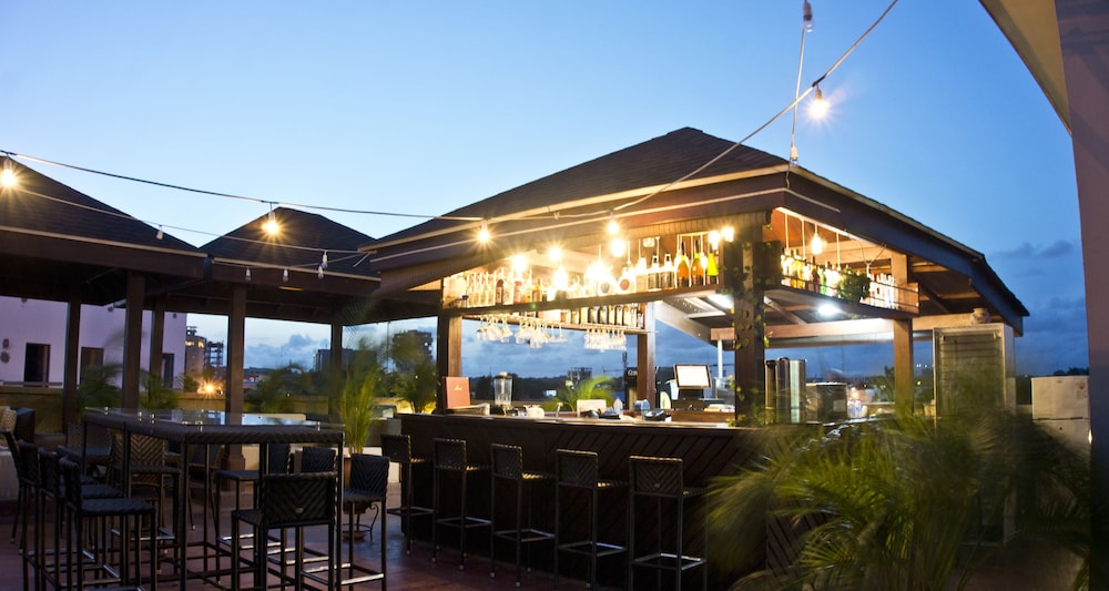 Tropical Enclave Hotel 2/60