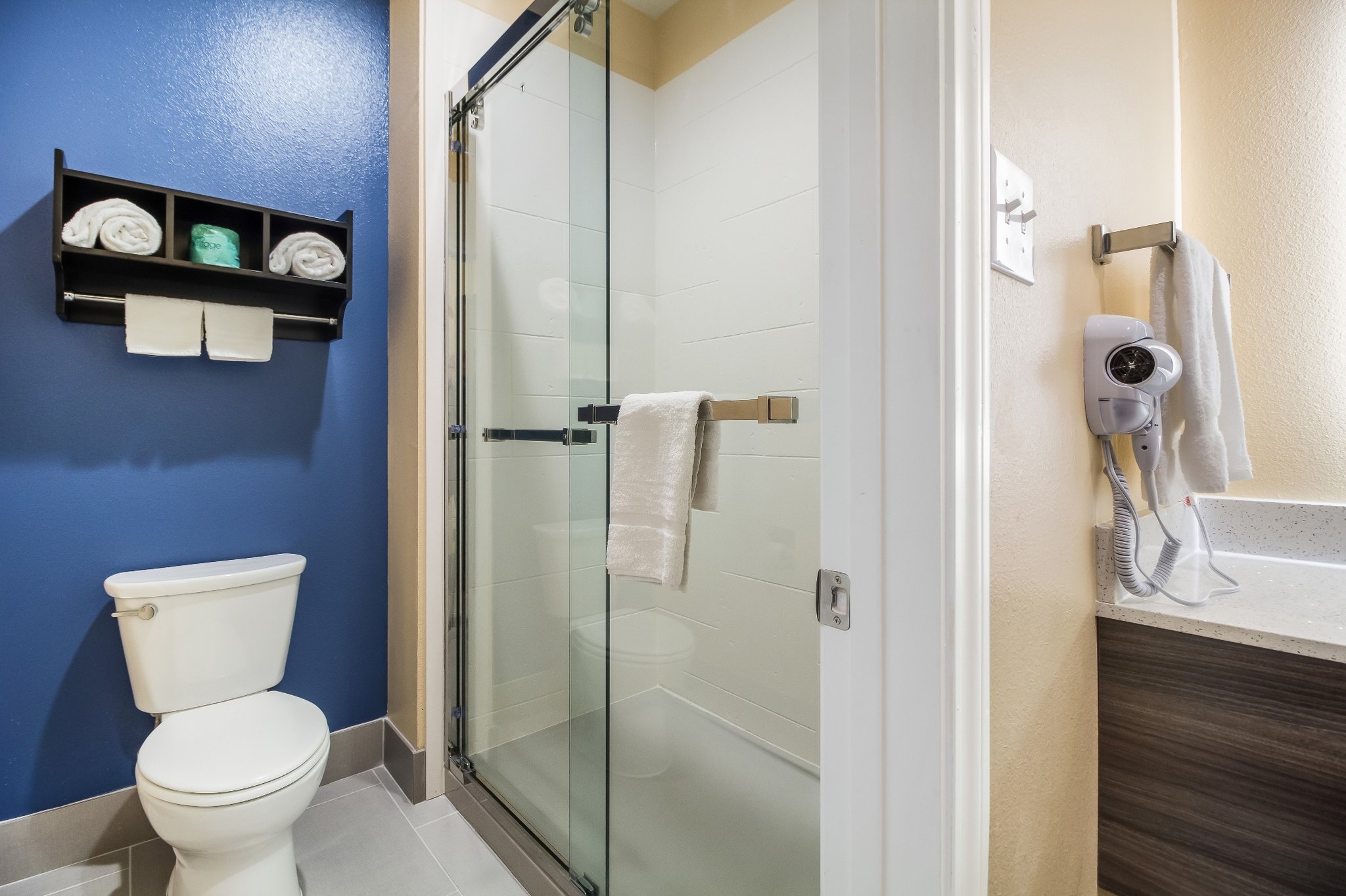 Scottish Inns and Suites Willowbrook 22/25