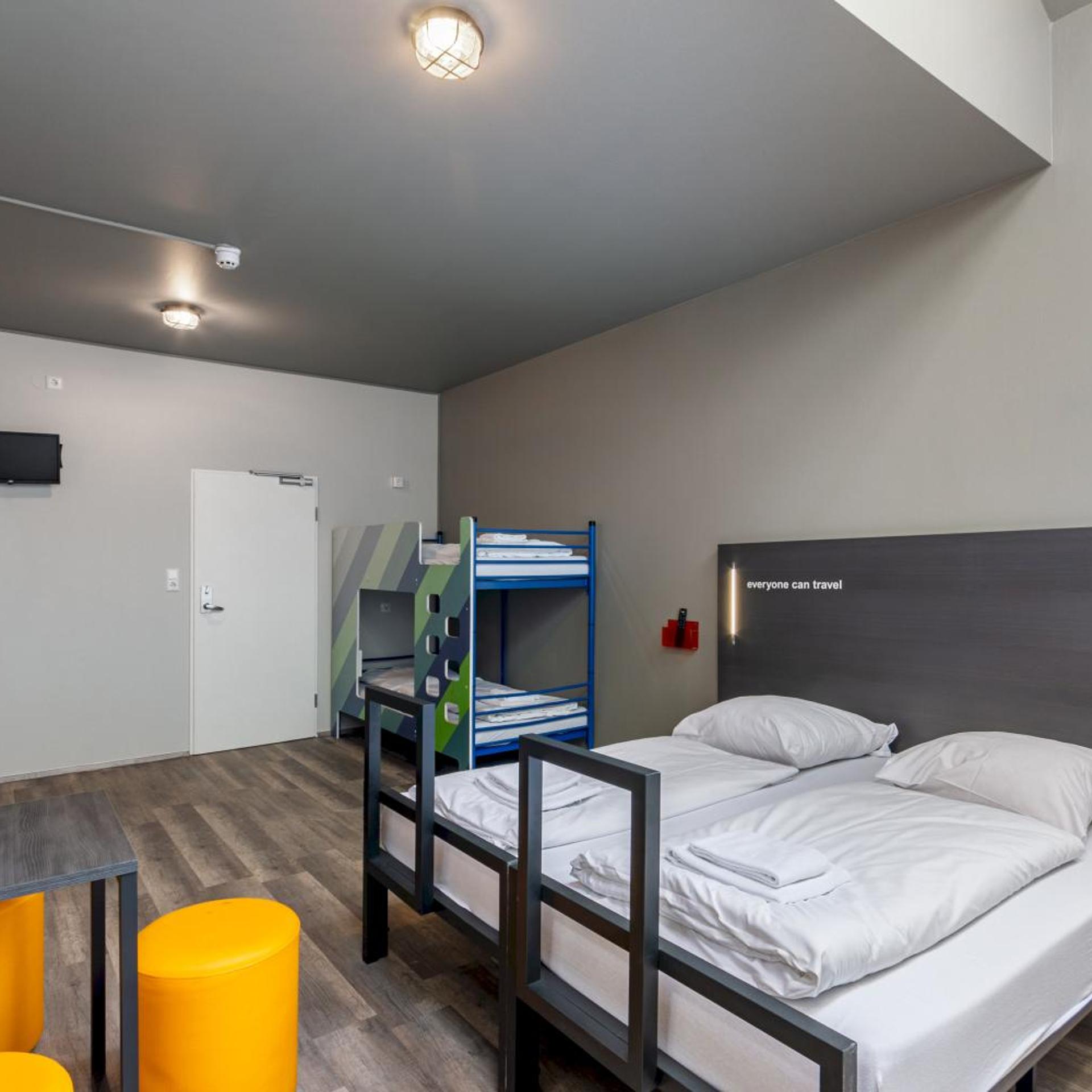 Room, 6 Beds