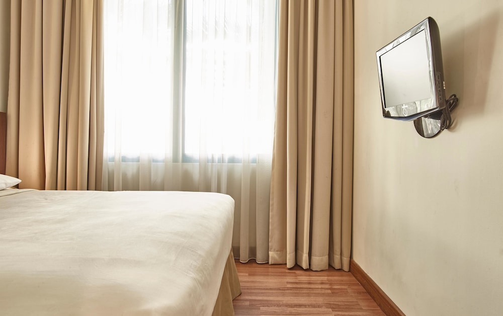 Grand Cikarang Hotel 25/50