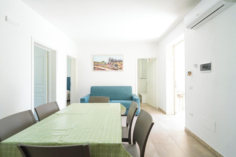 جناح ديلوكس بثلاثة أسرّة وسرير كوين مع أريكة، Residence La Pineta - Campsite 5/10